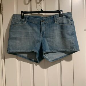 💙Medium Wash Jean Shorts💙